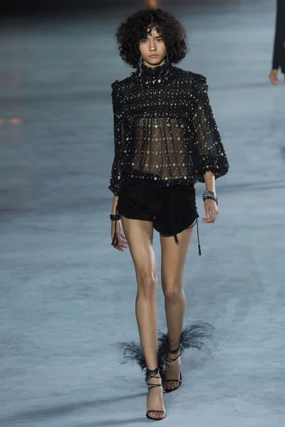 Look 10
